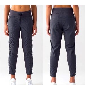Lululemon Street to studio II 28 inch pant unlined size 10, good cond no flaws
